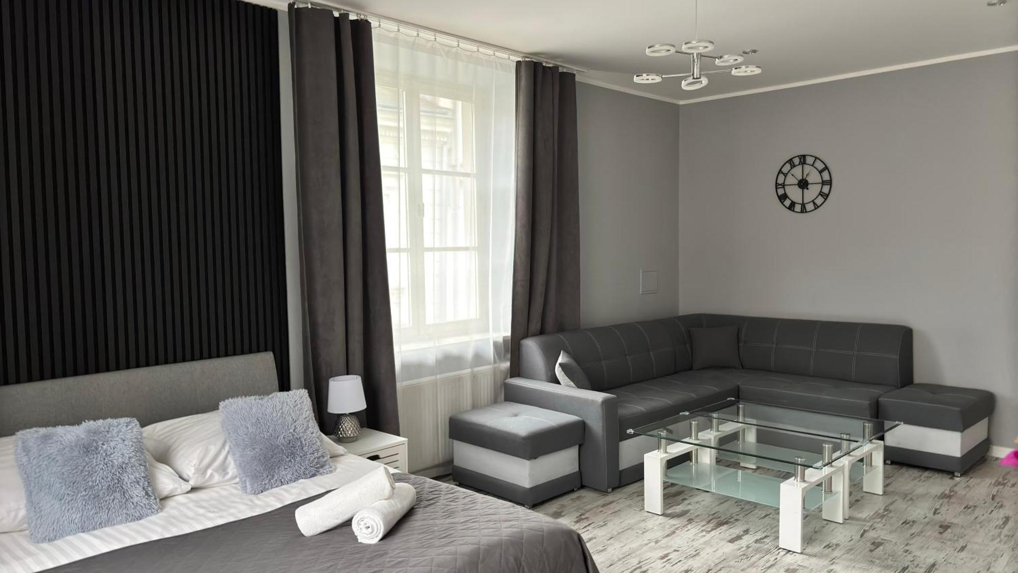 Mikołajska 5 *