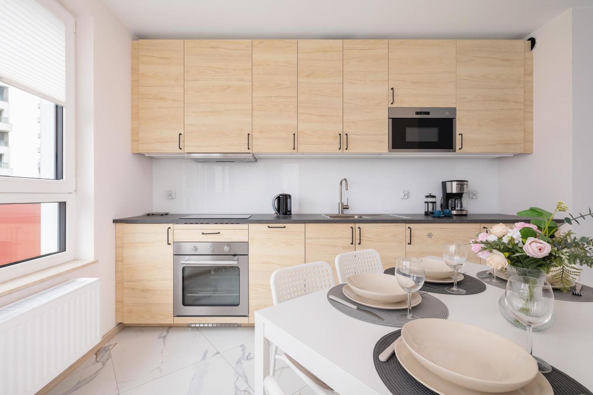 Cozy Laszkiewicza With Parking By Renters Apartment