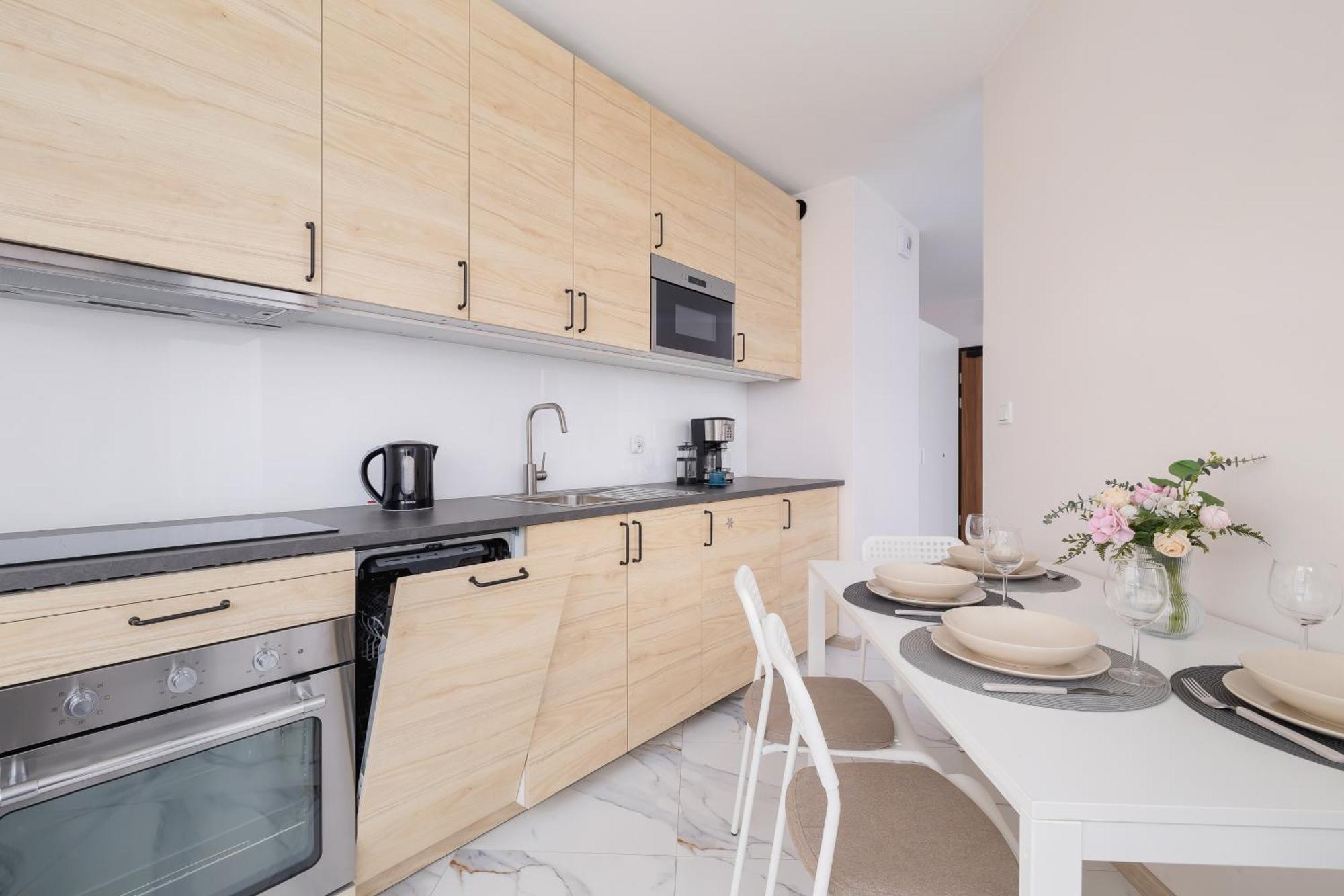 Cozy Laszkiewicza With Parking By Renters