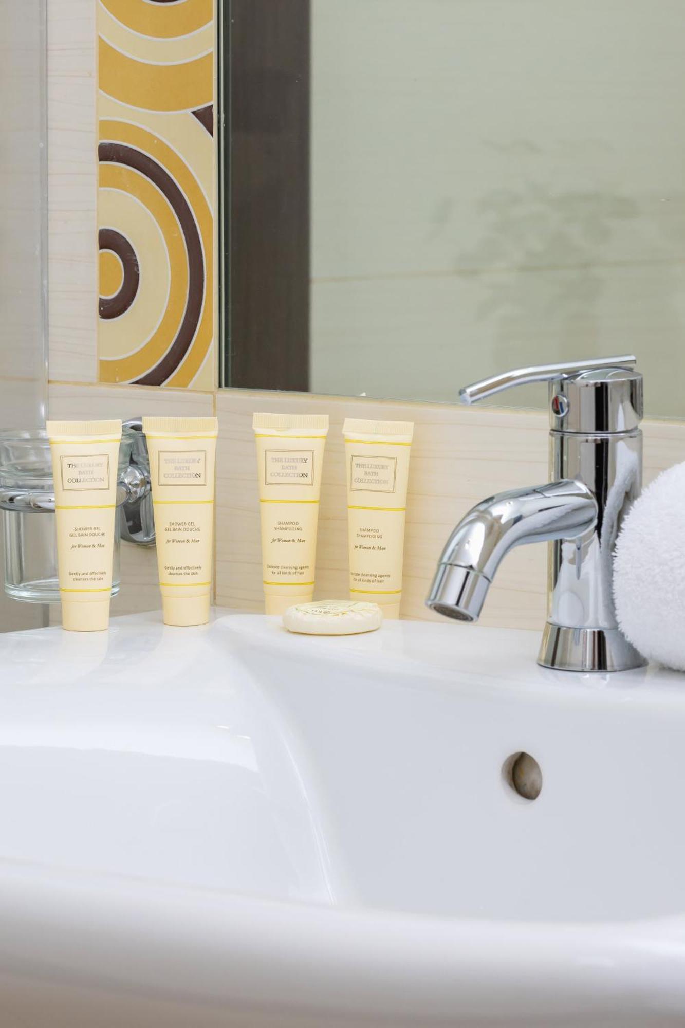 Bright Near Ice With Air Conditioning And Parking By Renters Apartamento Cracóvia