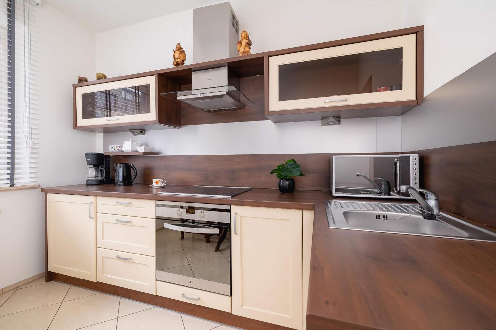 Bright Near Ice With Air Conditioning And Parking By Renters Apartamento Cracóvia