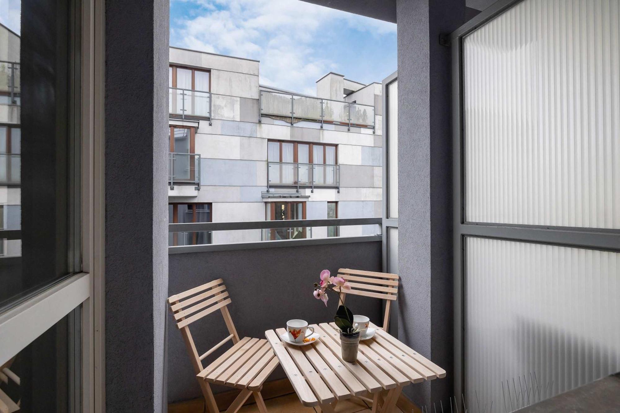 Apartment Bright Near Ice With Air Conditioning And Parking By Renters Krakow