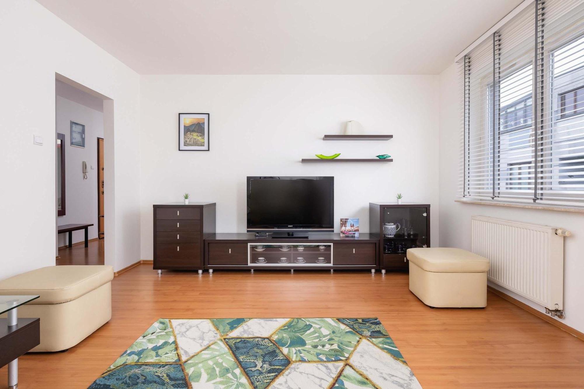 Bright Near Ice With Air Conditioning And Parking By Renters * Cracóvia