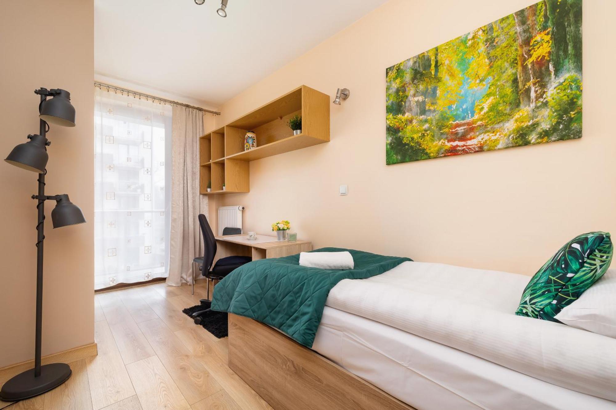Grzegorzecka Family With Balcony & Parking Cracow By Renters Apartment *