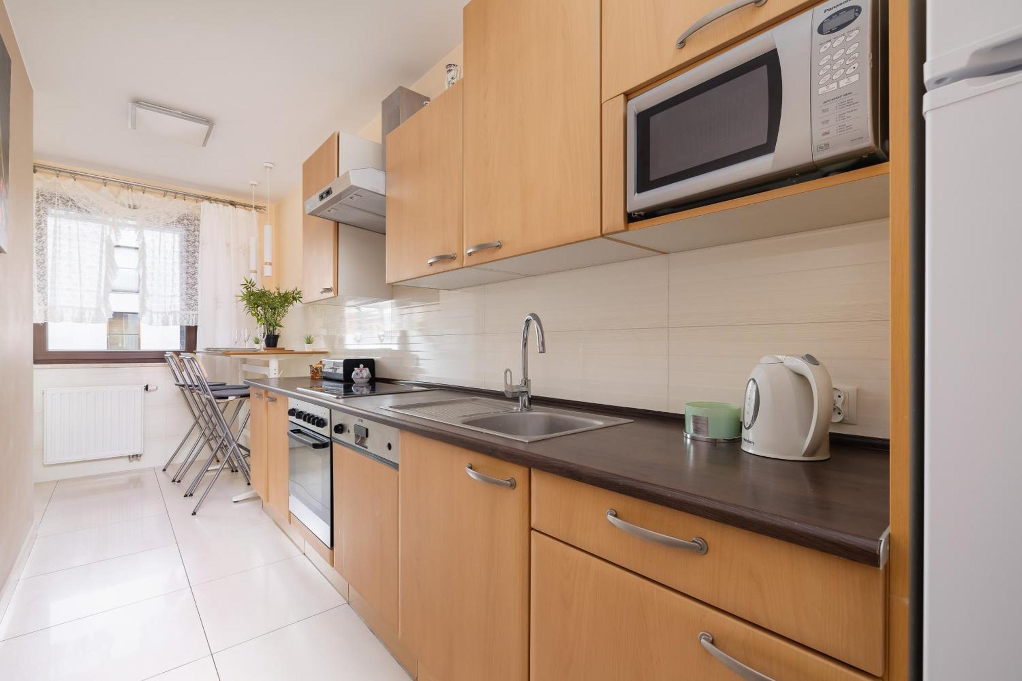 Grzegorzecka Family With Balcony & Parking Cracow By Renters Apartment *