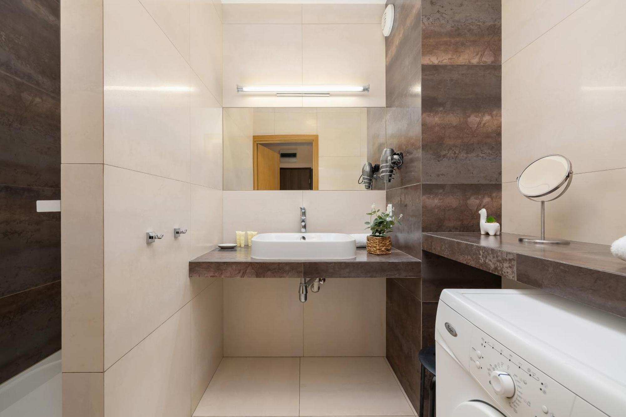 Apartment Grzegorzecka Family With Balcony & Parking Cracow By Renters *