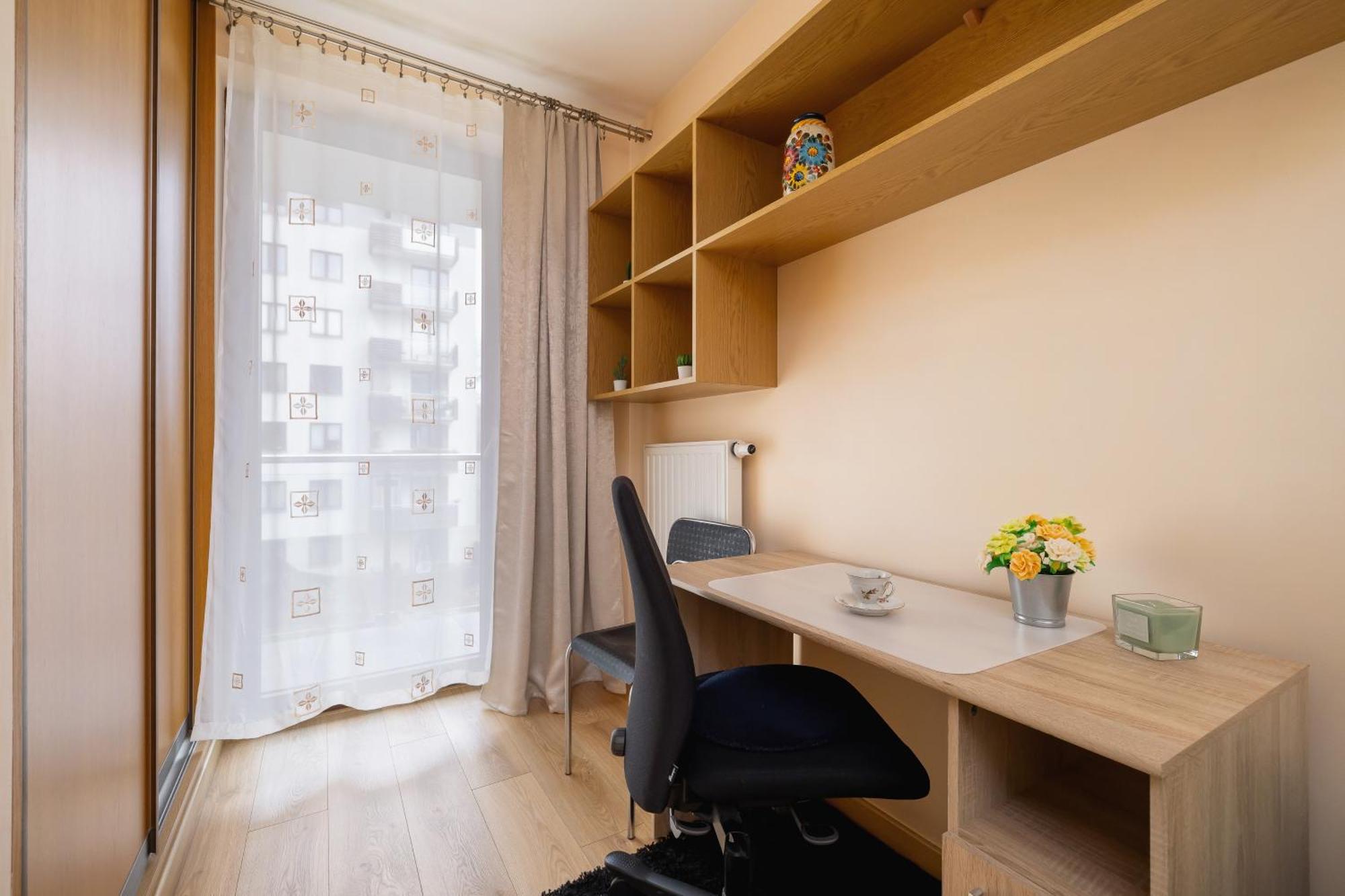 Grzegorzecka Family With Balcony & Parking Cracow By Renters Apartment *