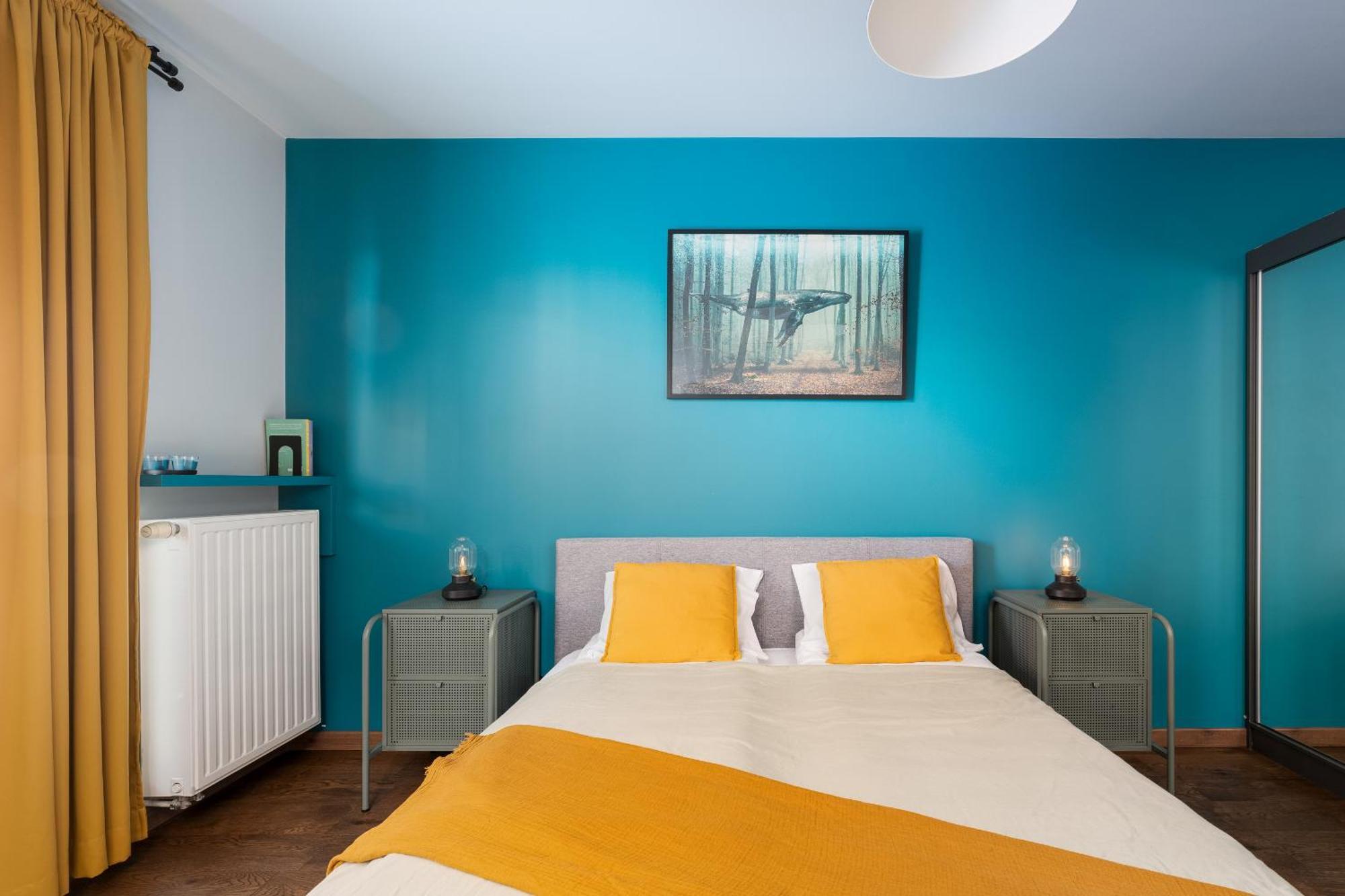 Modern With Free Parking Spot Apartment *