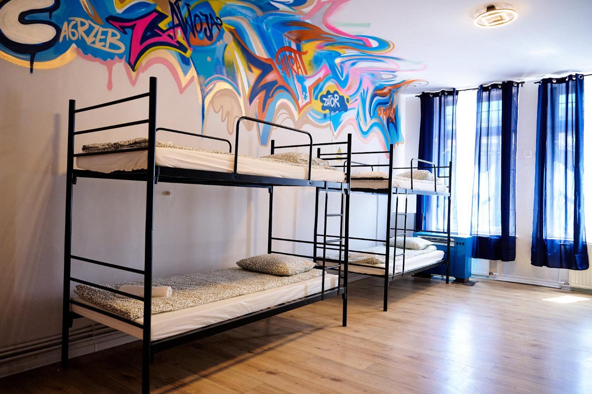 Graffiti Hostel *