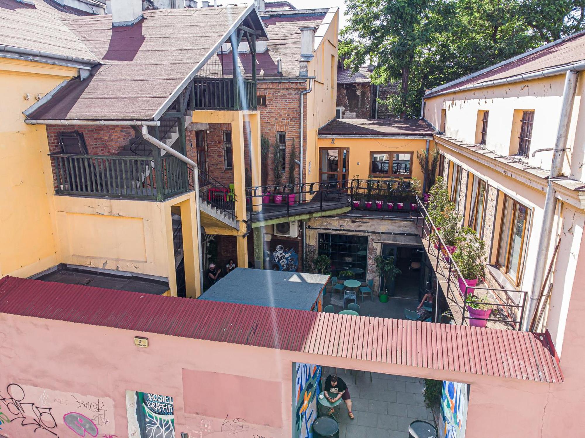 Graffiti Hostel *