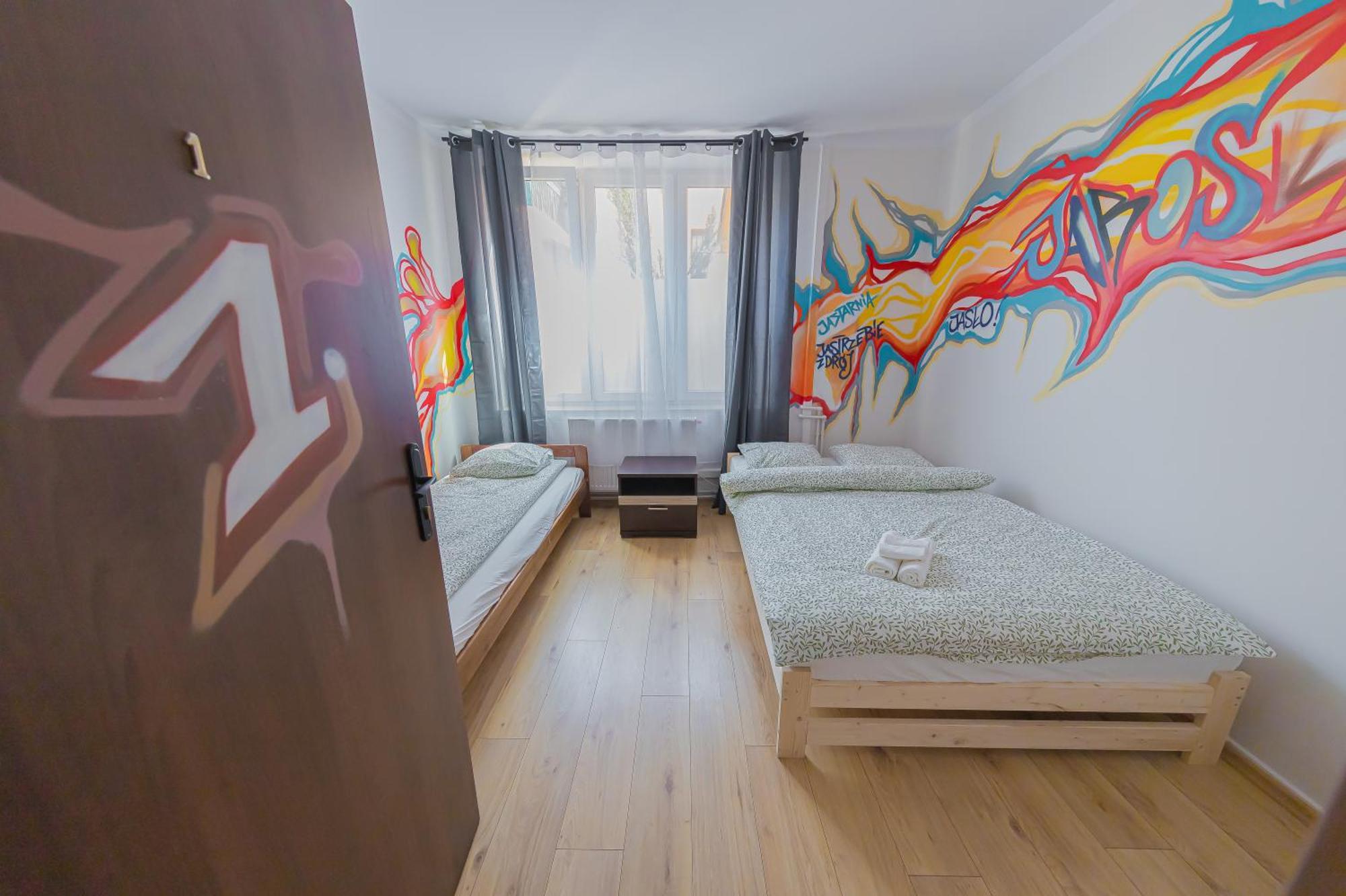 Graffiti Hostel *