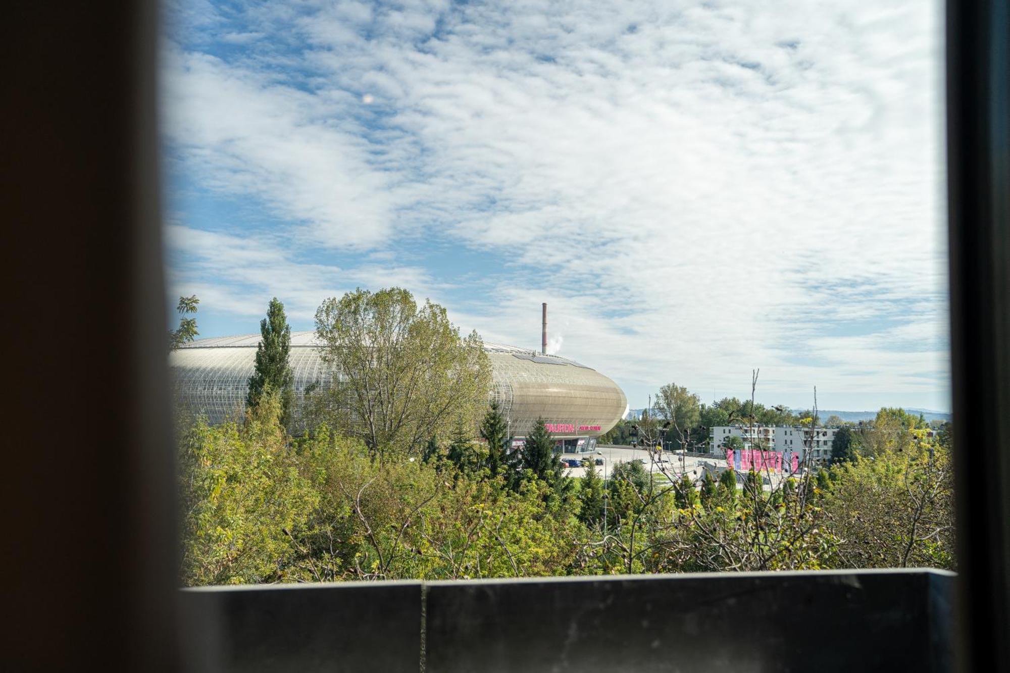 K&m Near Tauron Arena Krakow