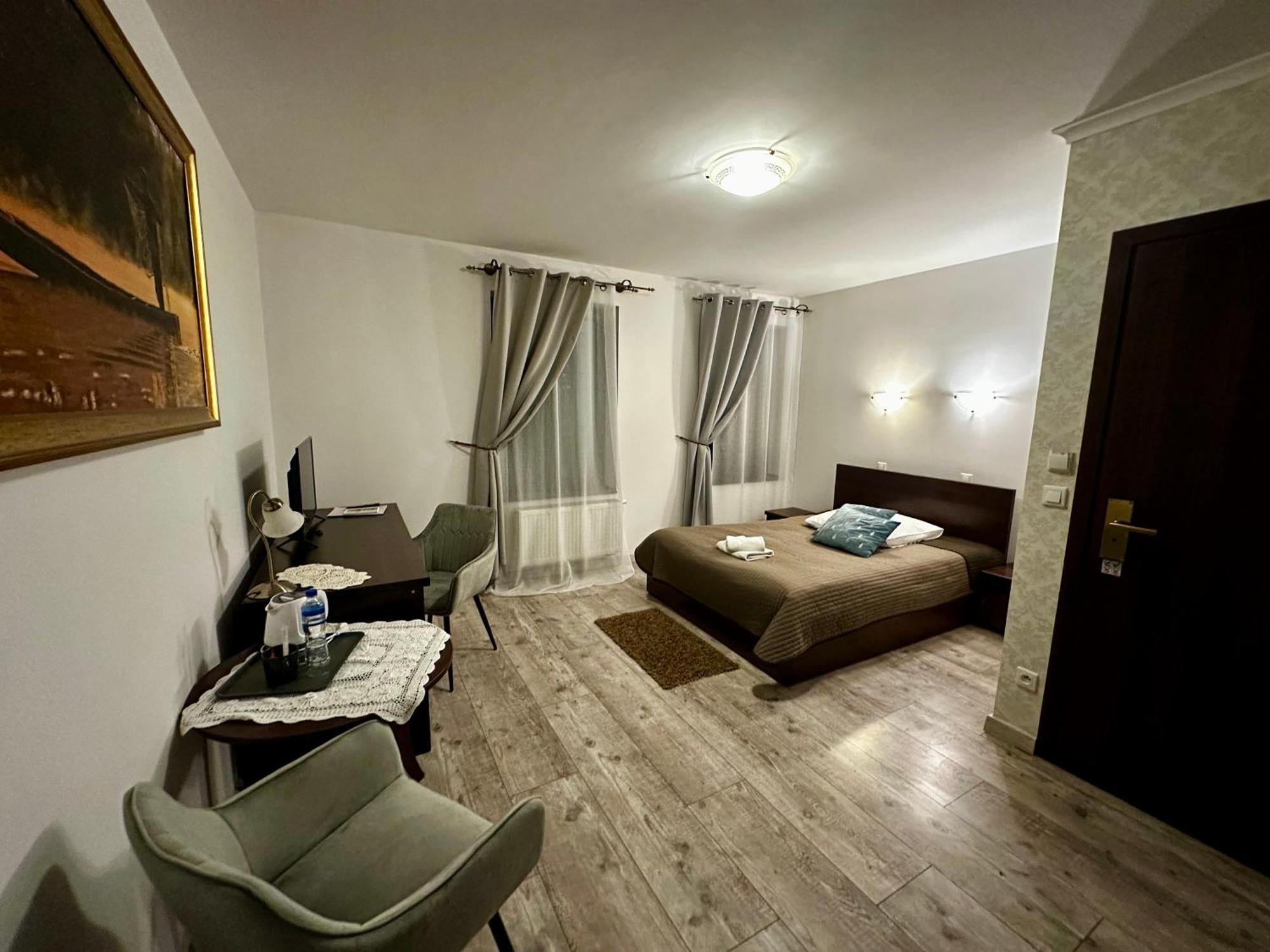 Dworek Zloty Rog I Restauracja 3*
