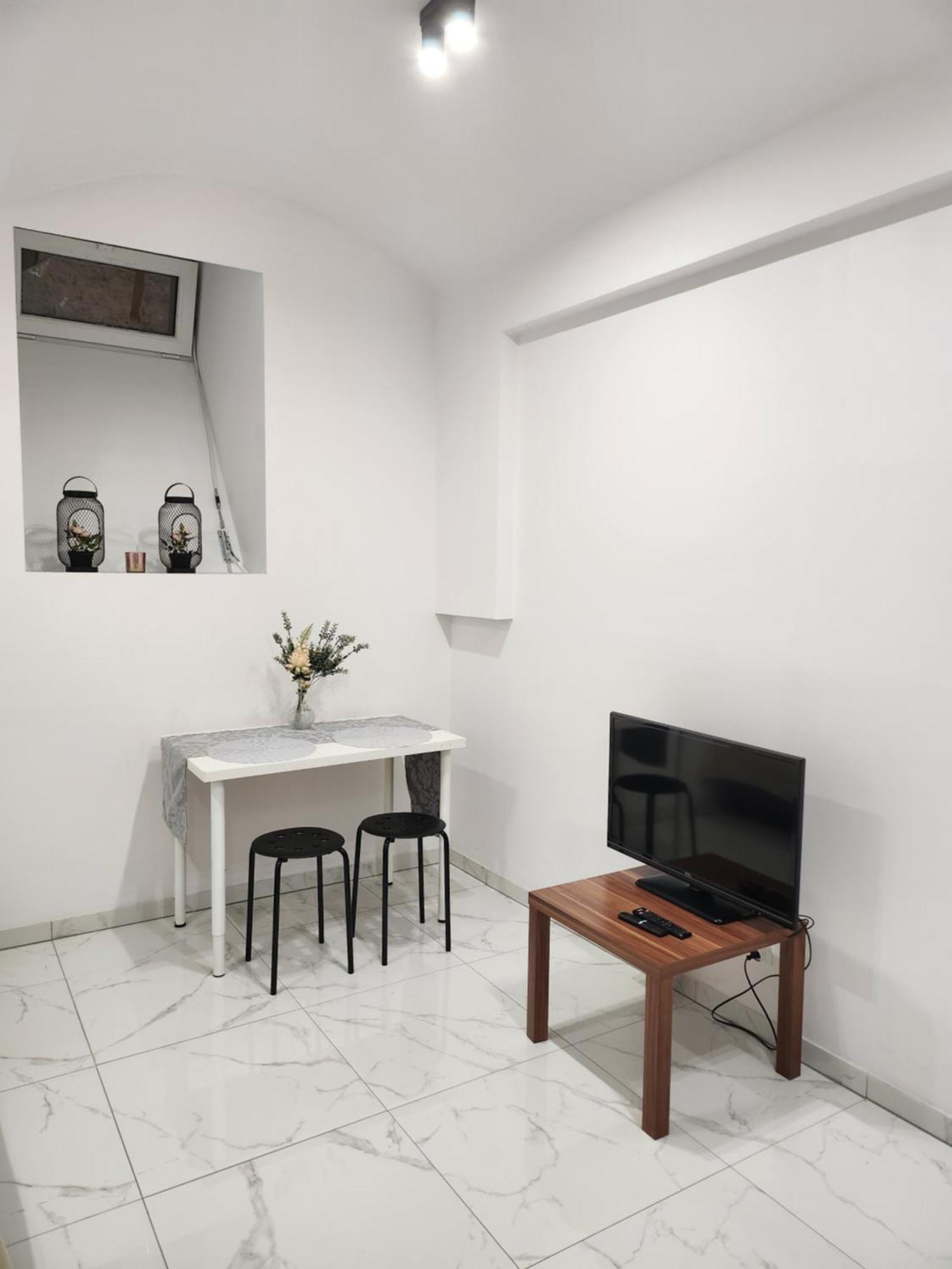 21 - Ghetto Heroes Square Apartment *