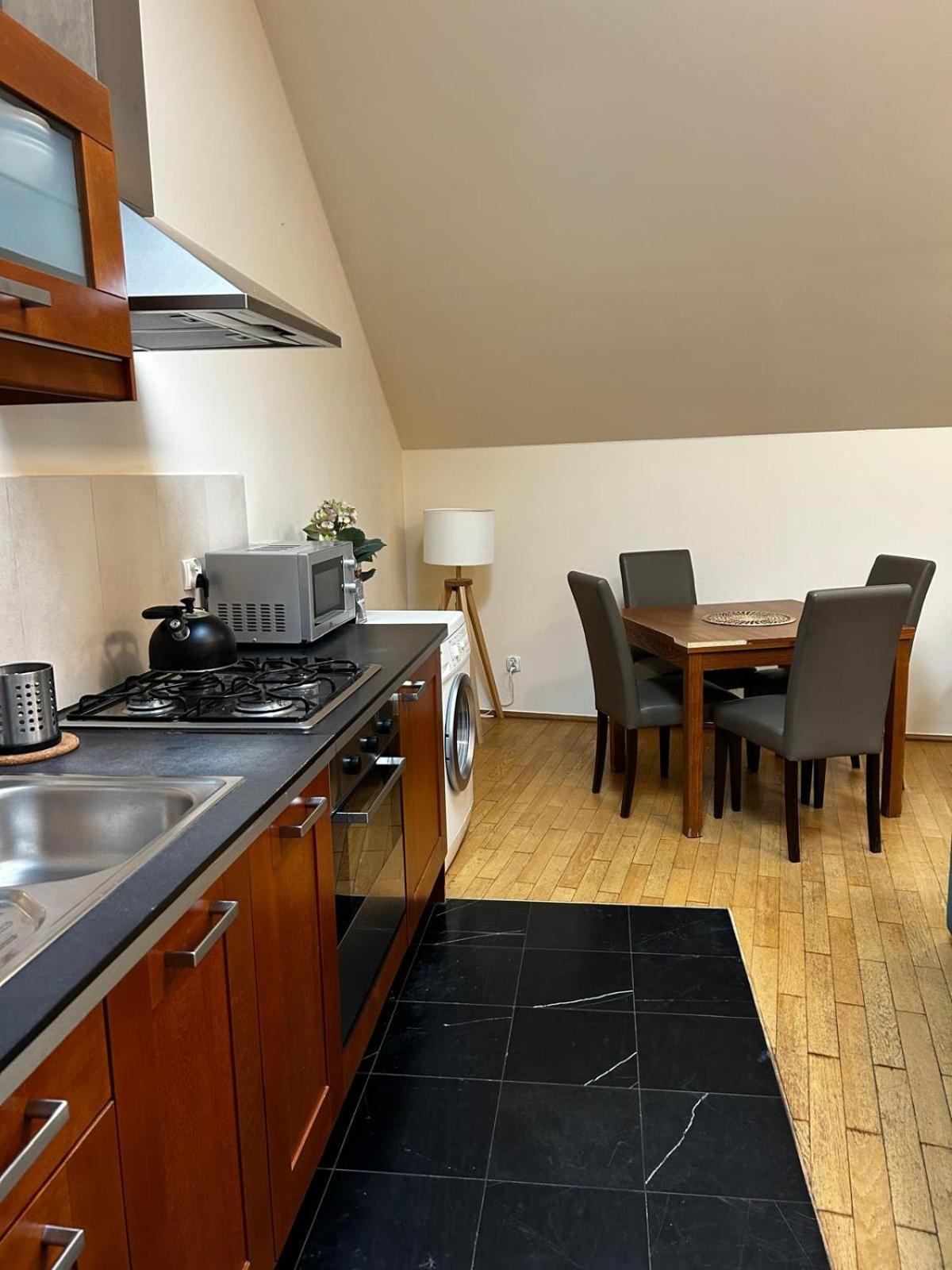 Golden With Lift - Old Town Apartament *