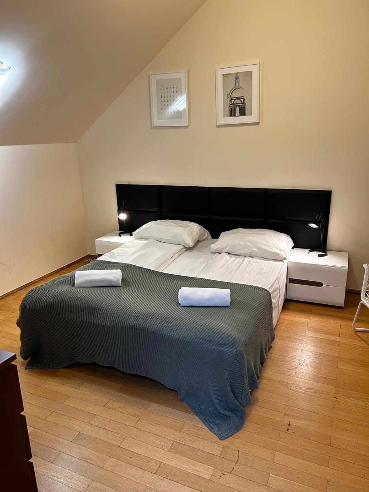 Golden With Lift - Old Town Apartament *