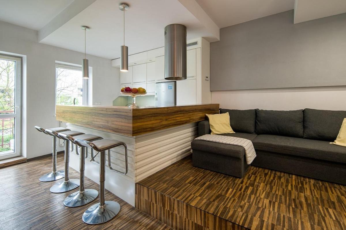 Apartment Comfort In Great Location *