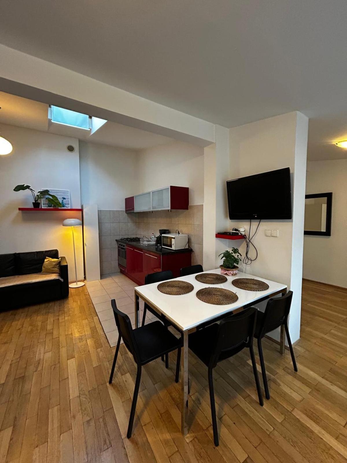 Golden With Lift - Old Town Apartament