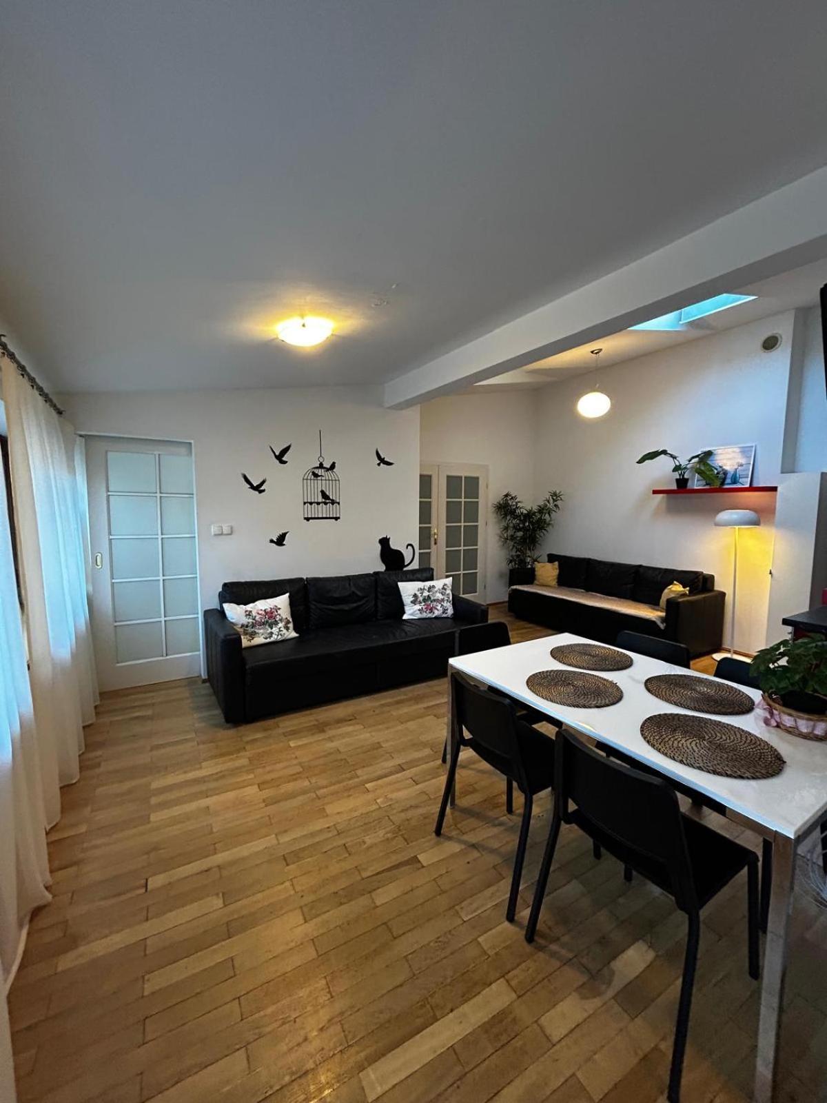 Golden With Lift - Old Town Apartament