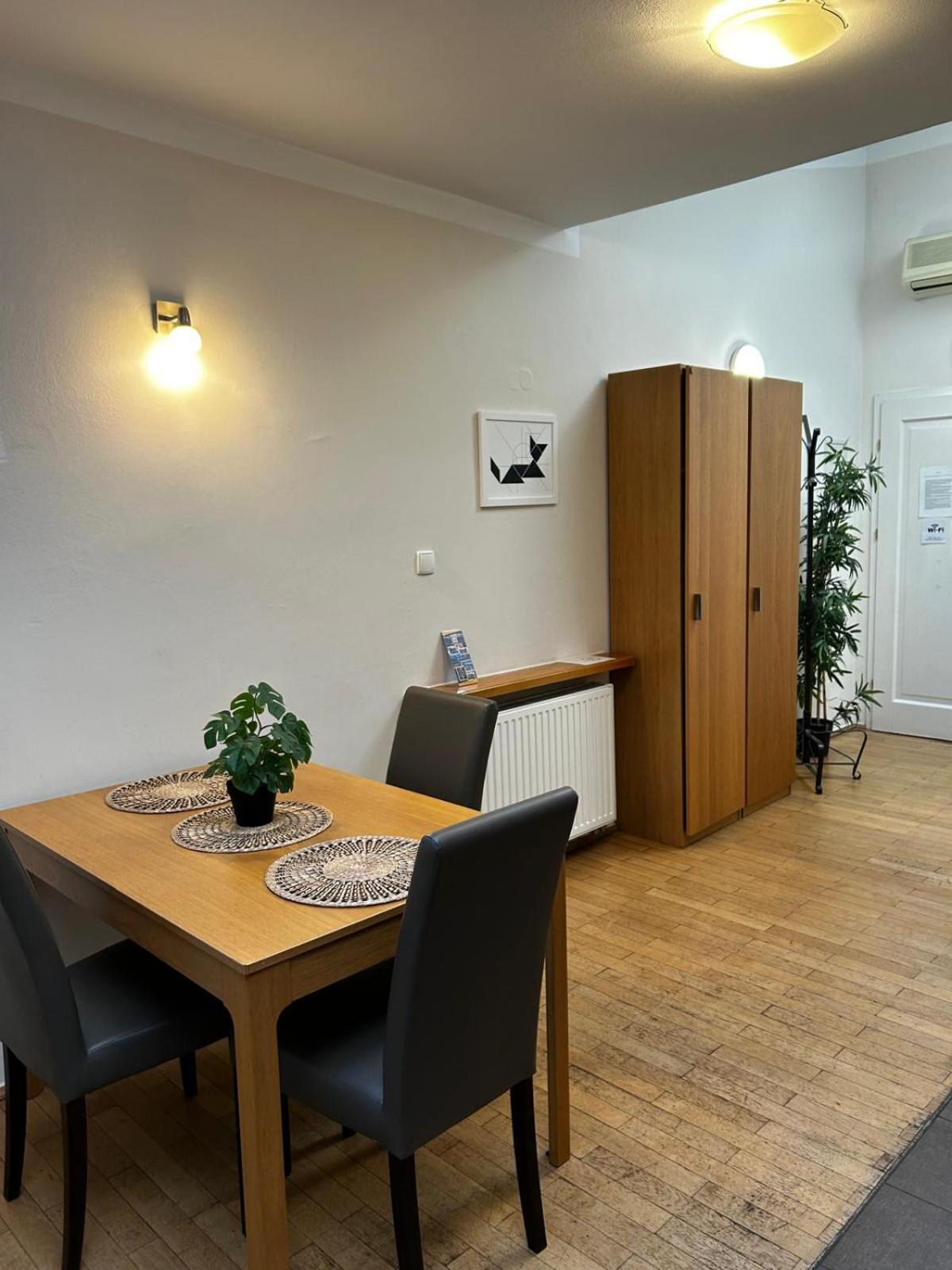 Golden With Lift - Old Town Apartament *