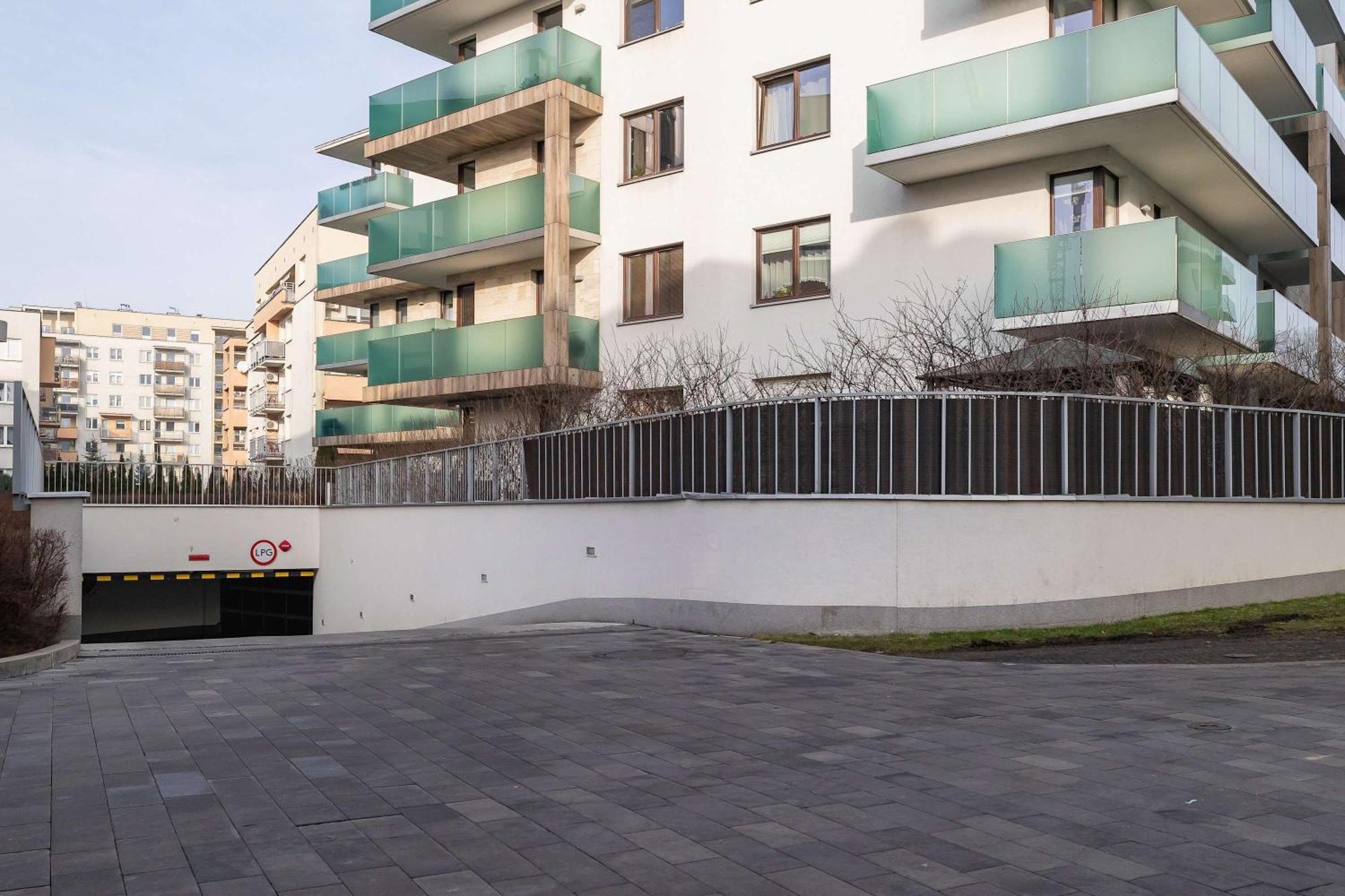 Cosy & Bright With Parking On The Cystersow Street By Renters Apartment Krakow
