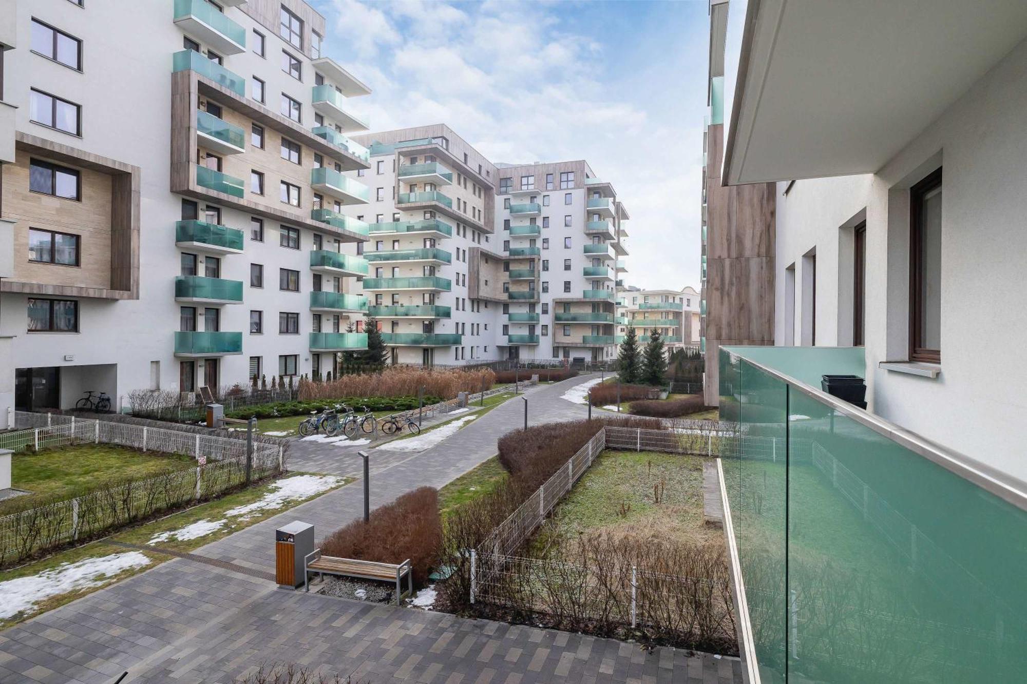 Cosy & Bright With Parking On The Cystersow Street By Renters *