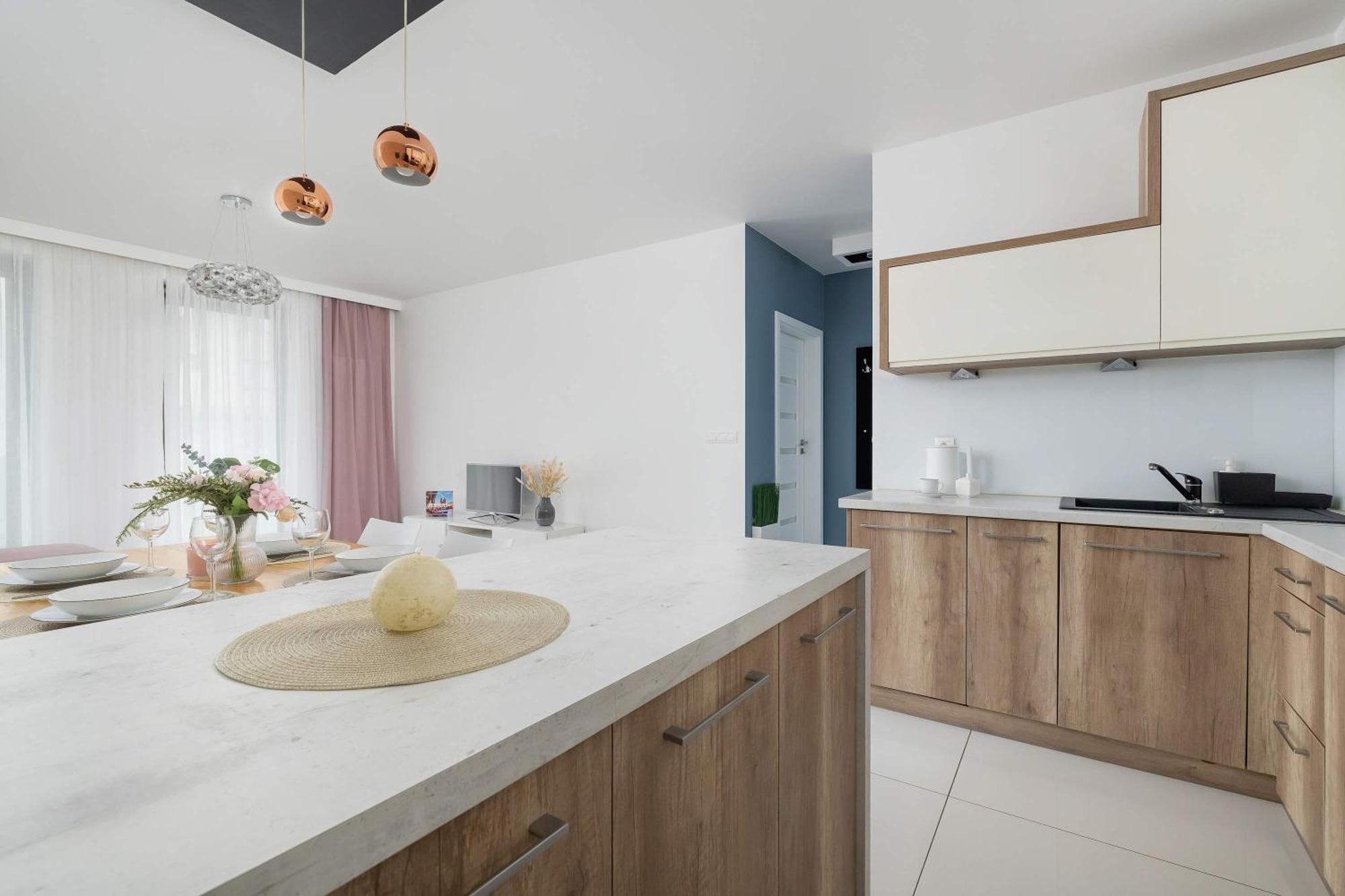Cosy & Bright With Parking On The Cystersow Street By Renters *