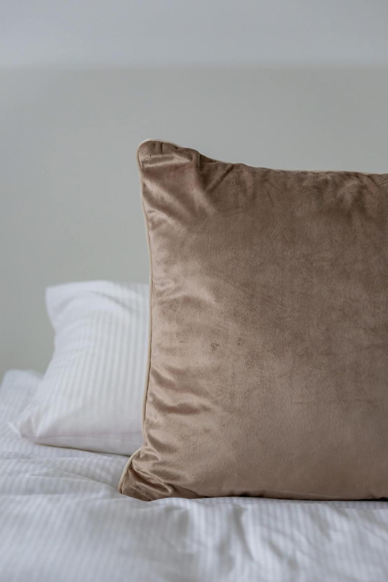 Cosy & Bright With Parking On The Cystersow Street By Renters *