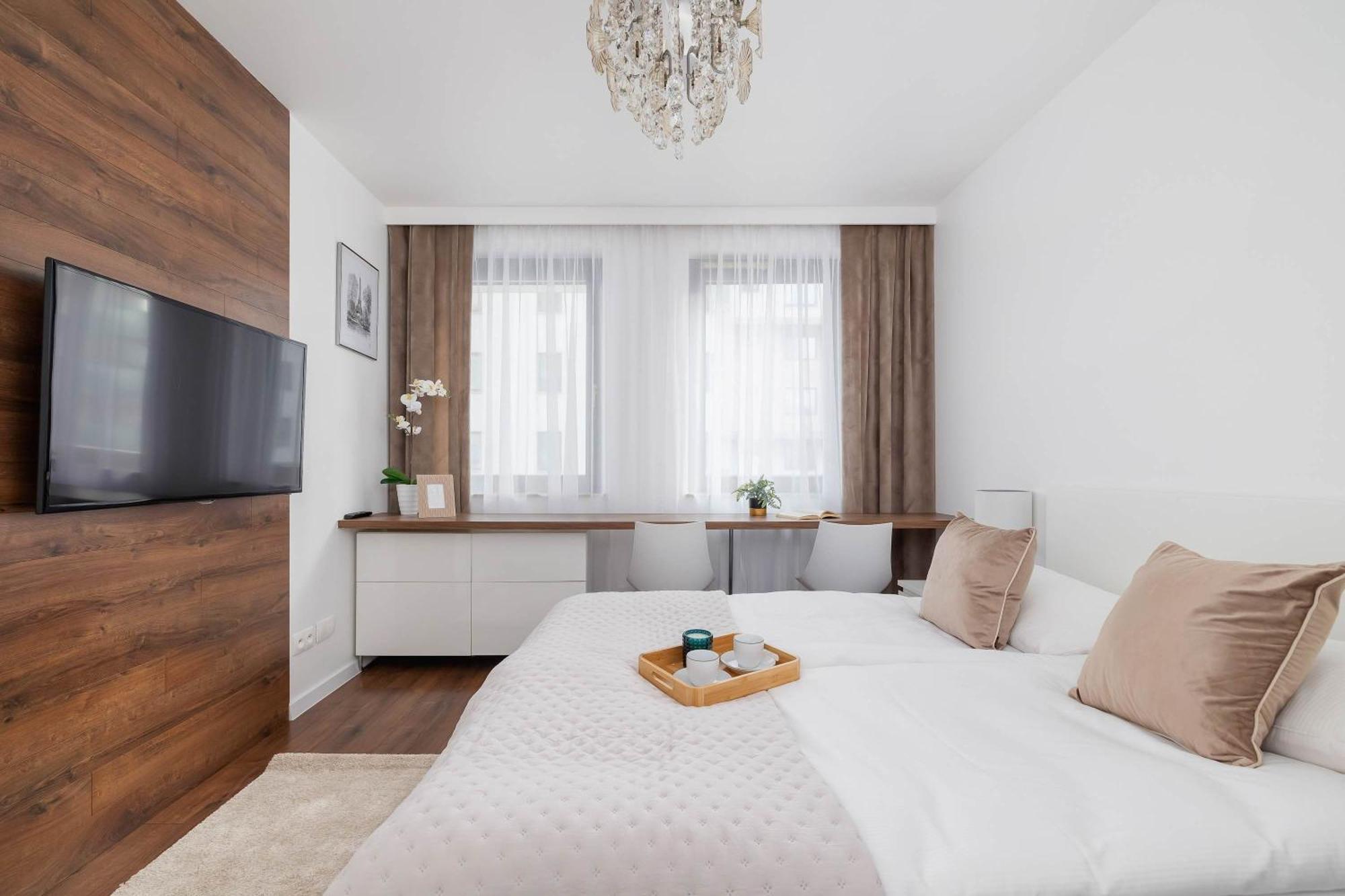 Cosy & Bright With Parking On The Cystersow Street By Renters