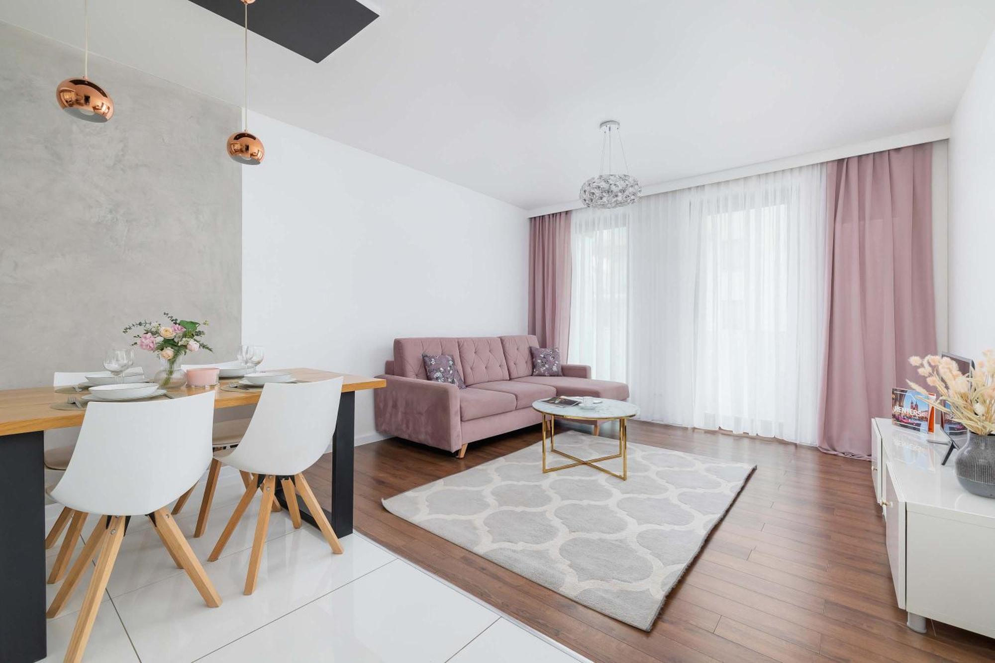 Cosy & Bright With Parking On The Cystersow Street By Renters Apartment *