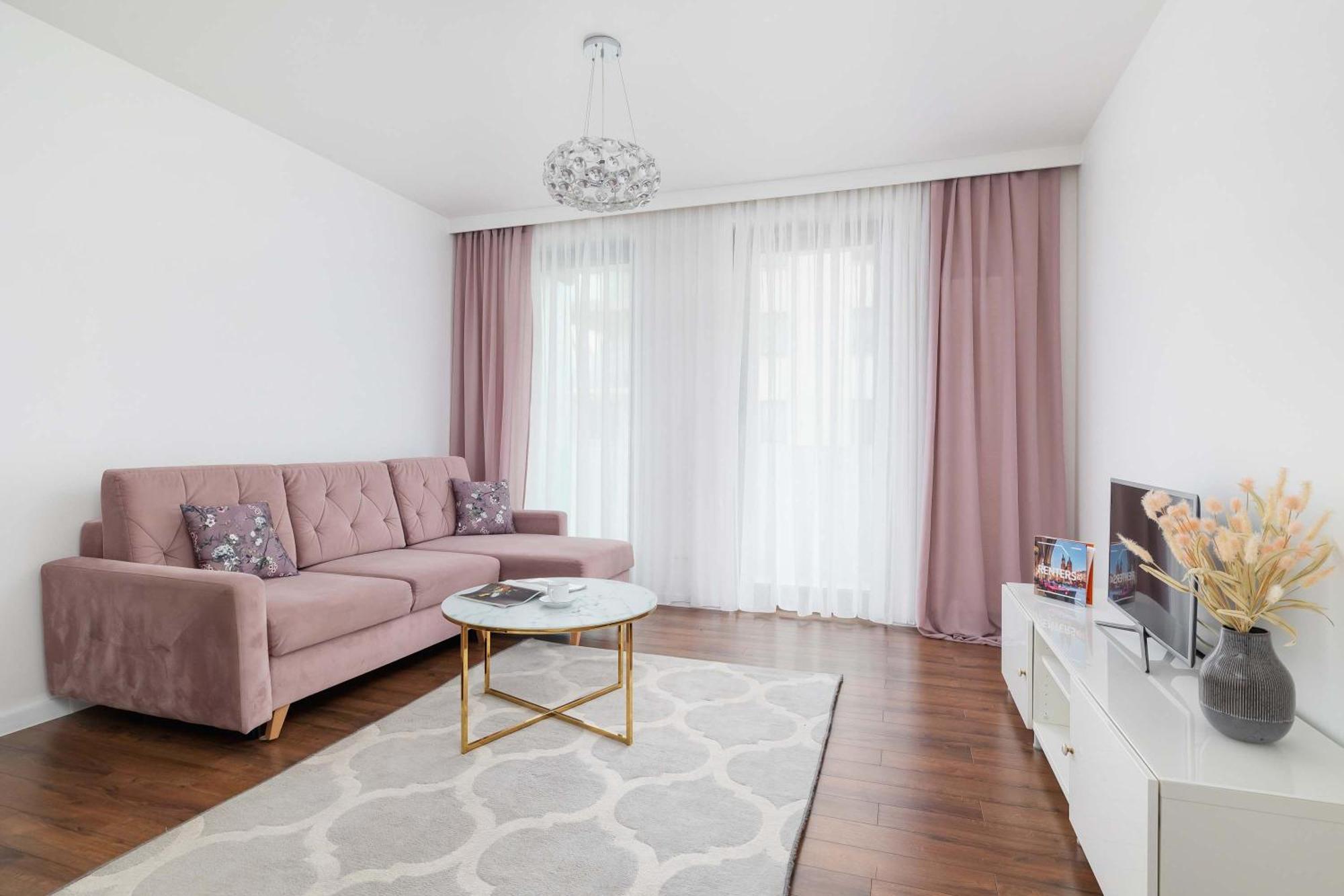 Cosy & Bright With Parking On The Cystersow Street By Renters Apartment