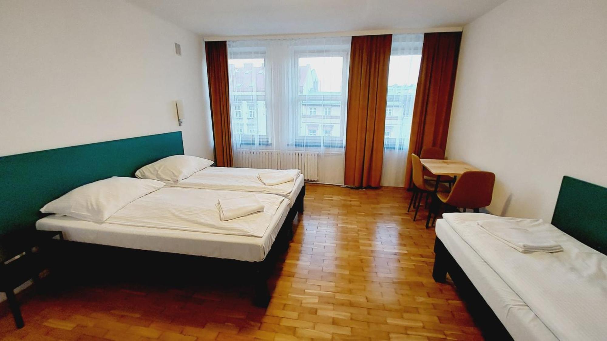 Korona Hotel *