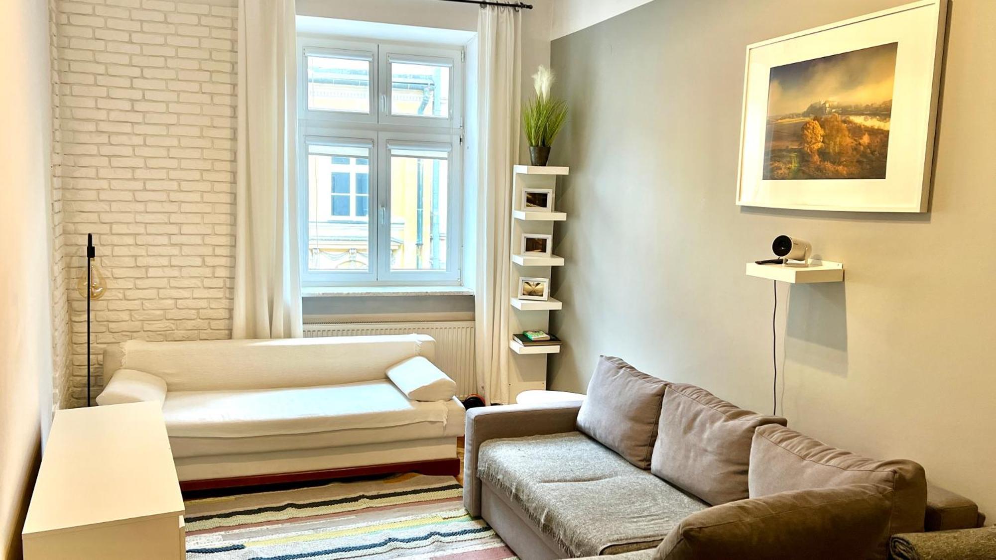 Cinema With A View Of Old Town Apartment *