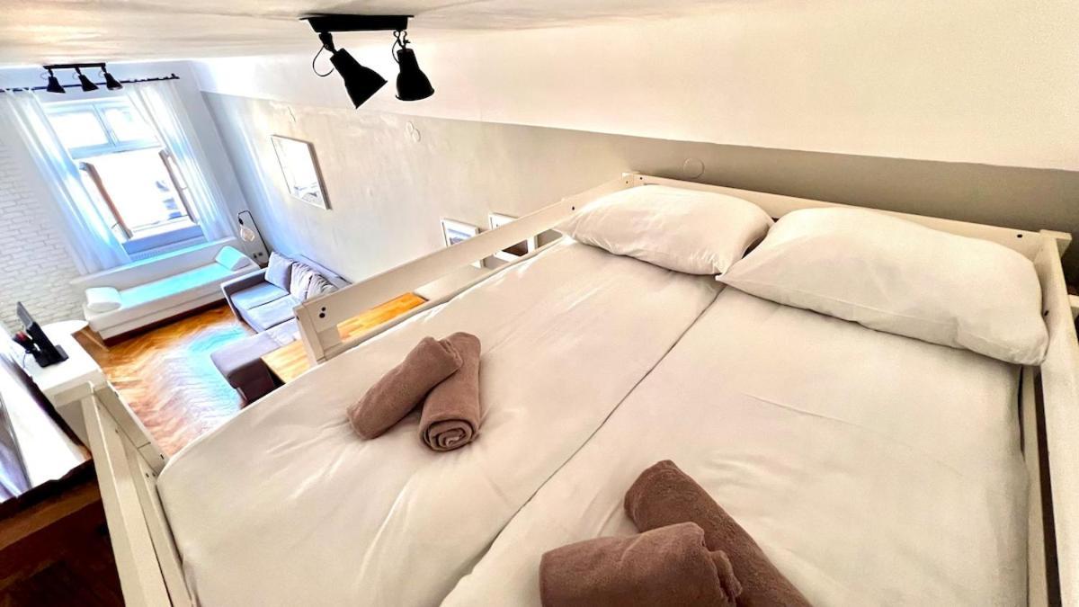 Apartment Cinema With A View Of Old Town *