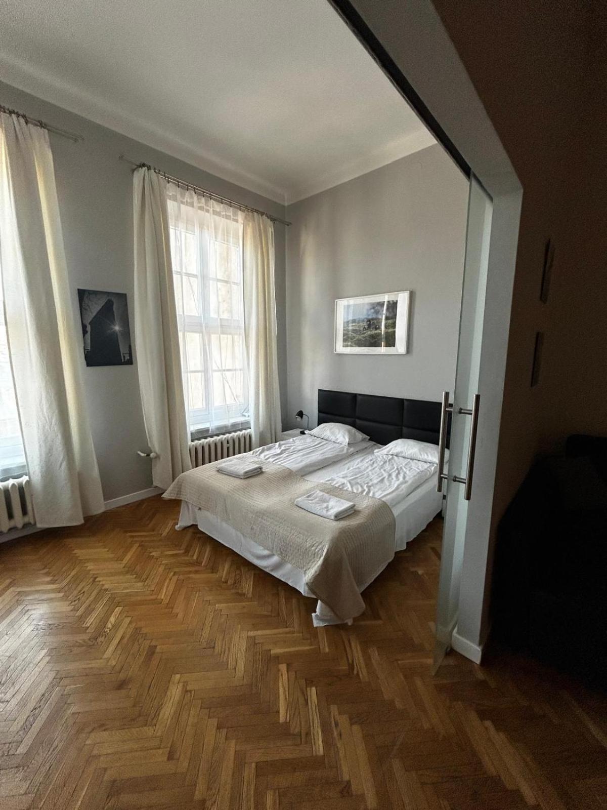 Small Market Square - Old Town Apartment *