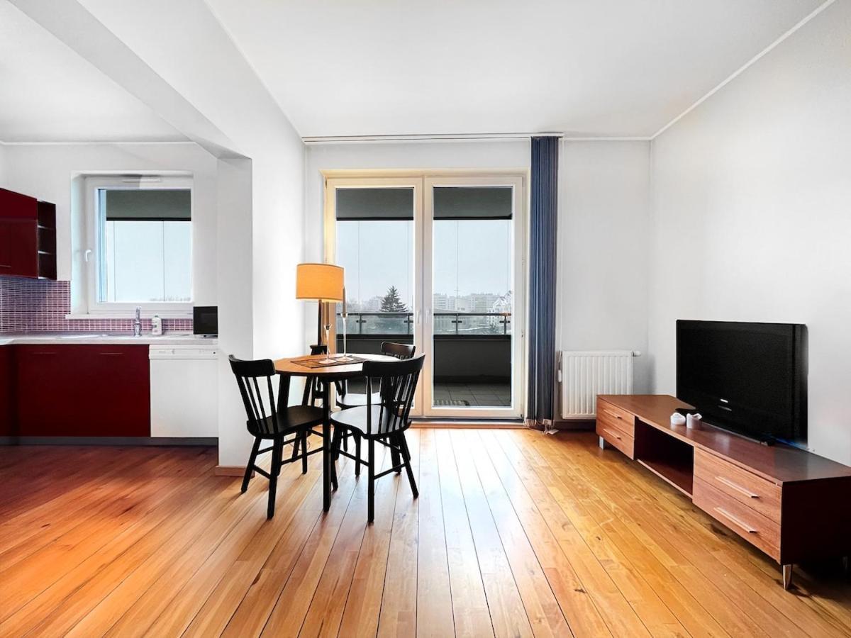 In Cozy Area For 4 Guest, Cracow Apartment