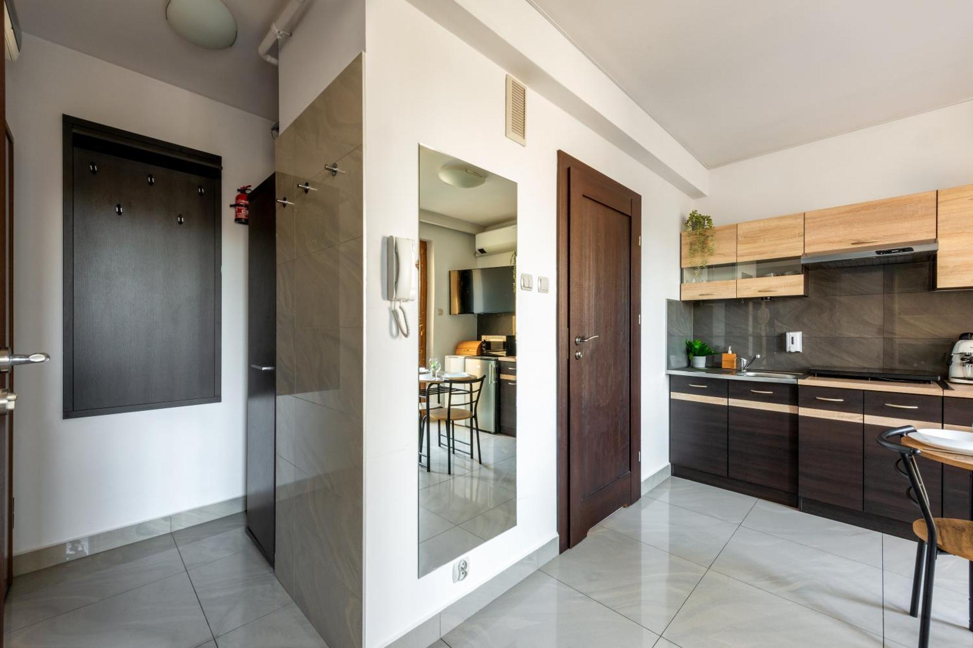 Apartment Charming With Air Conditioning For Couples In The Center
