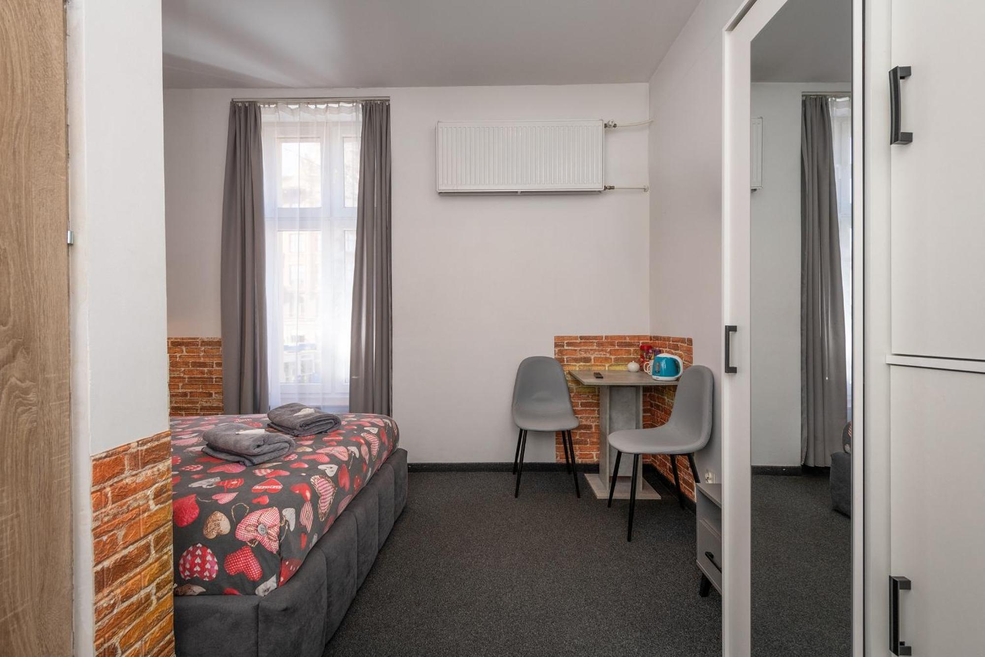 70s Hostel