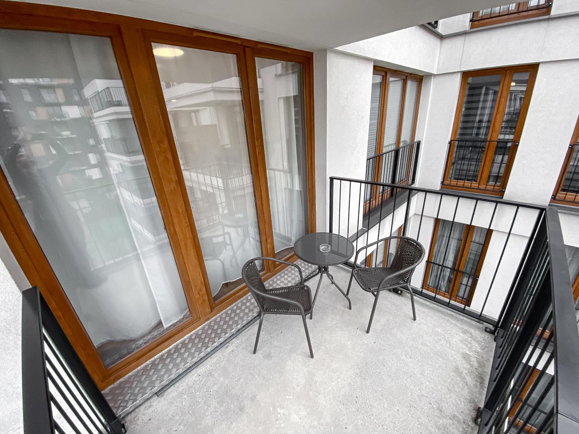 Like Apartment *