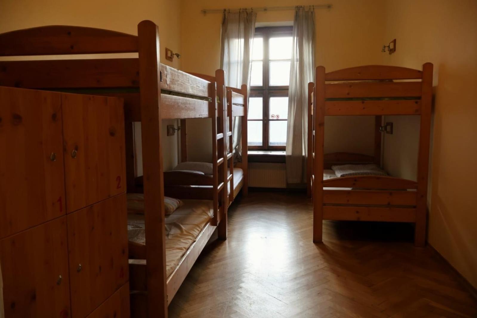Apartment 50 People *
