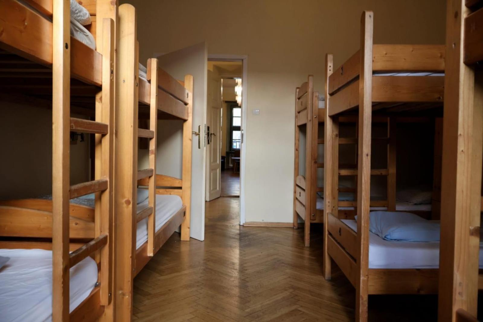 50 People Apartment