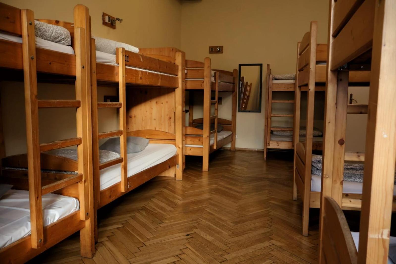 50 People Apartment *