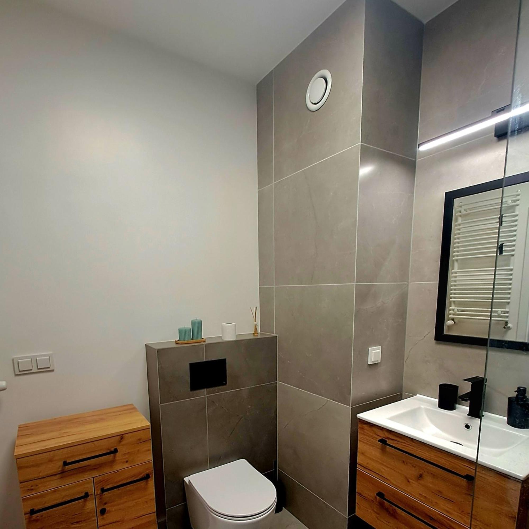 Bazylek, Miejsce Parkingowe W Garazu Podziemnym Apartamento