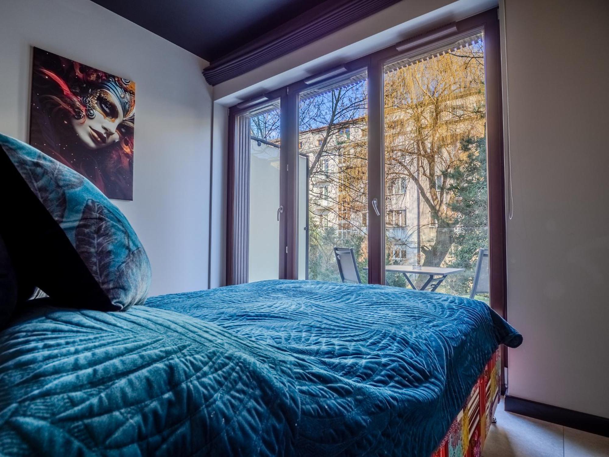 A Charming Loft In The Heart Of With Free Parking *