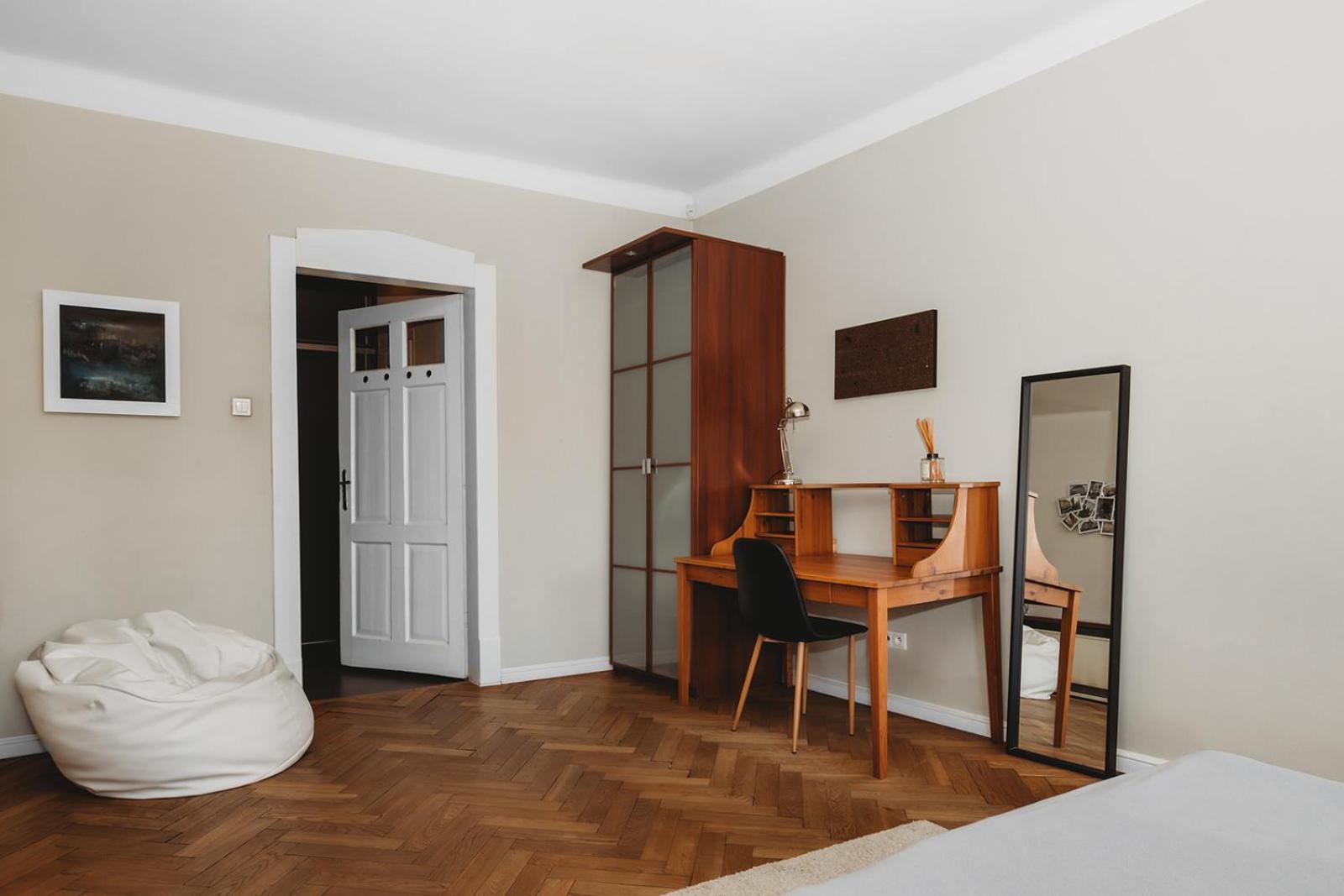 Antique Old Town Apartamento