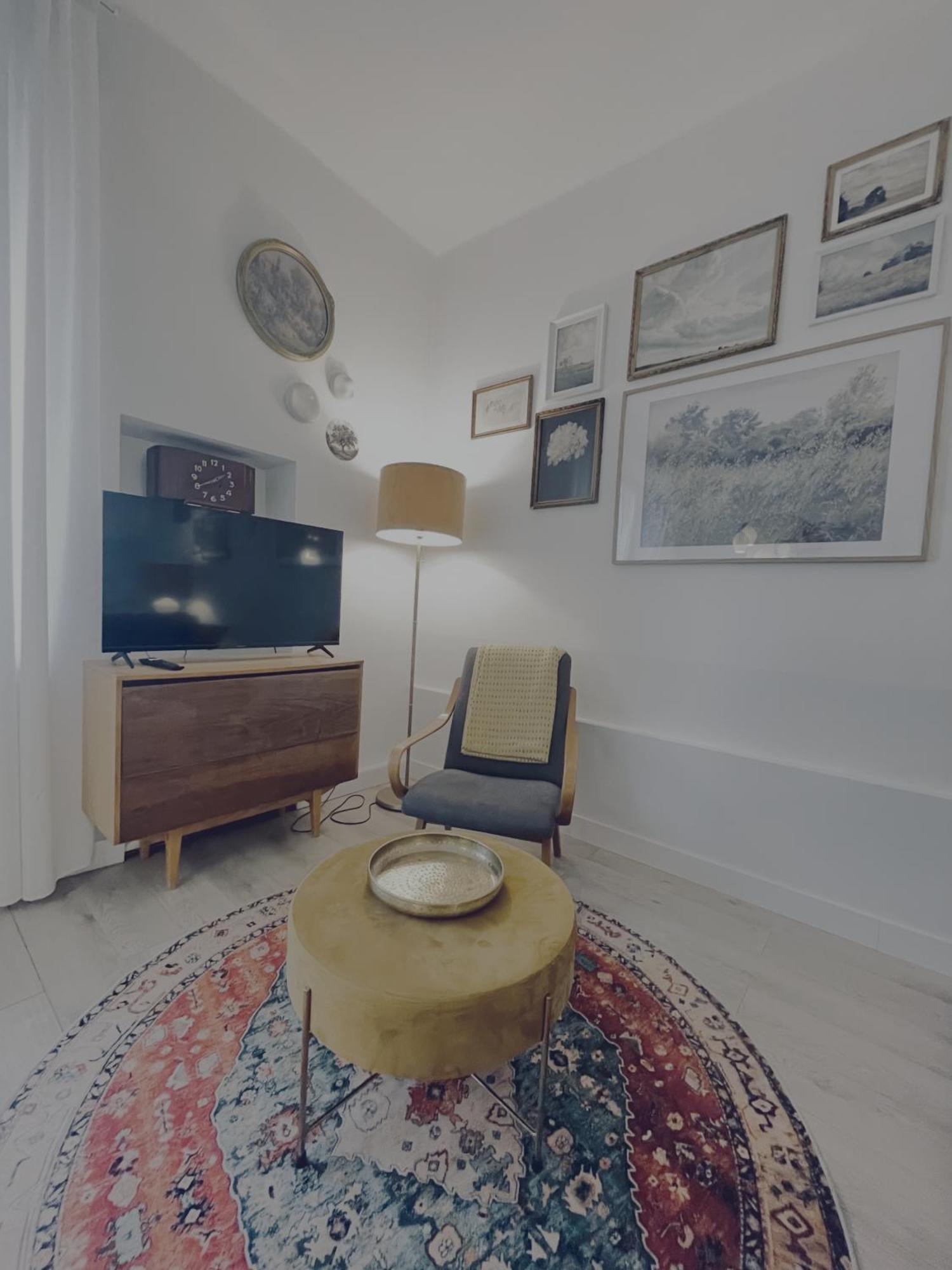 Snow White Apartment *