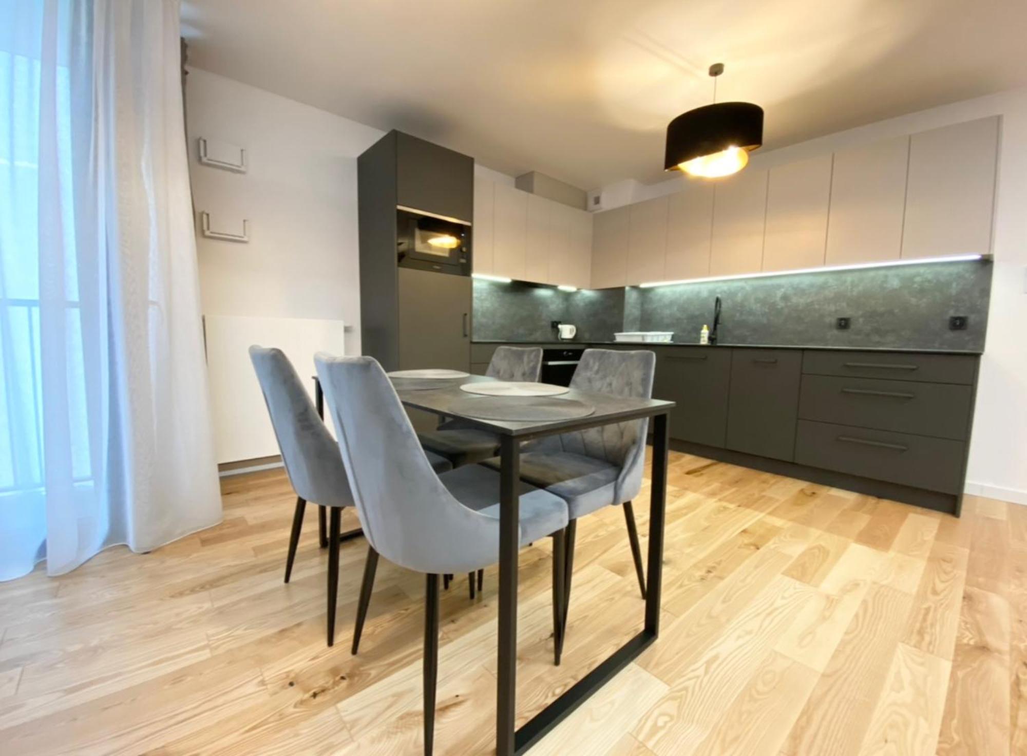 Vistula Avenue Free Parking, Swimming Pool, Sauna & Gym Apartment *