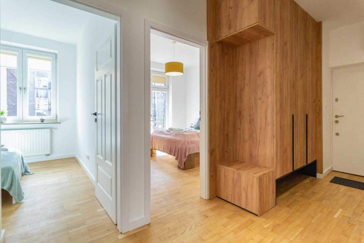 Bright Rose Apartment