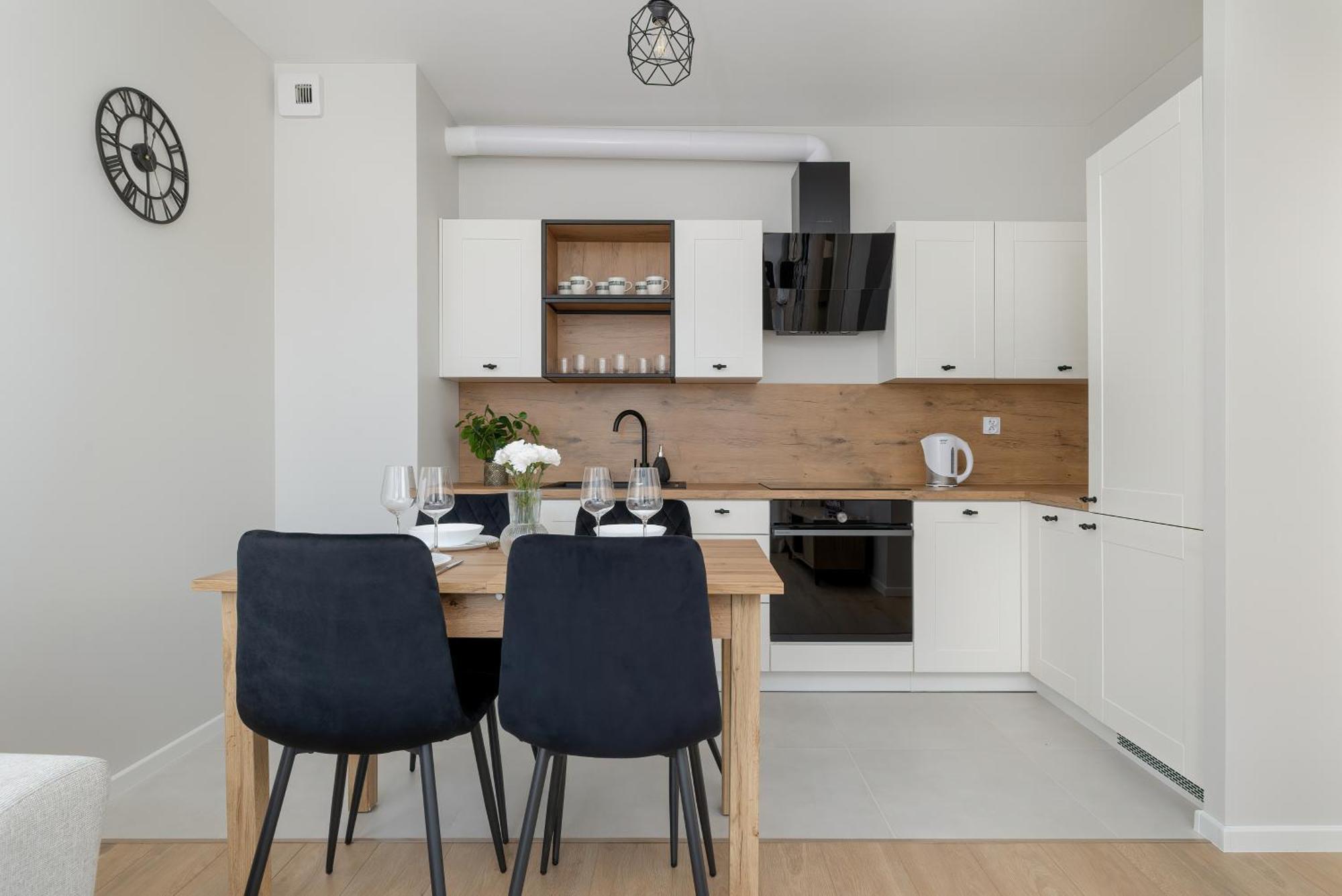 Bright Park Lotnikow Near Tauron Arena By Renters Apartment