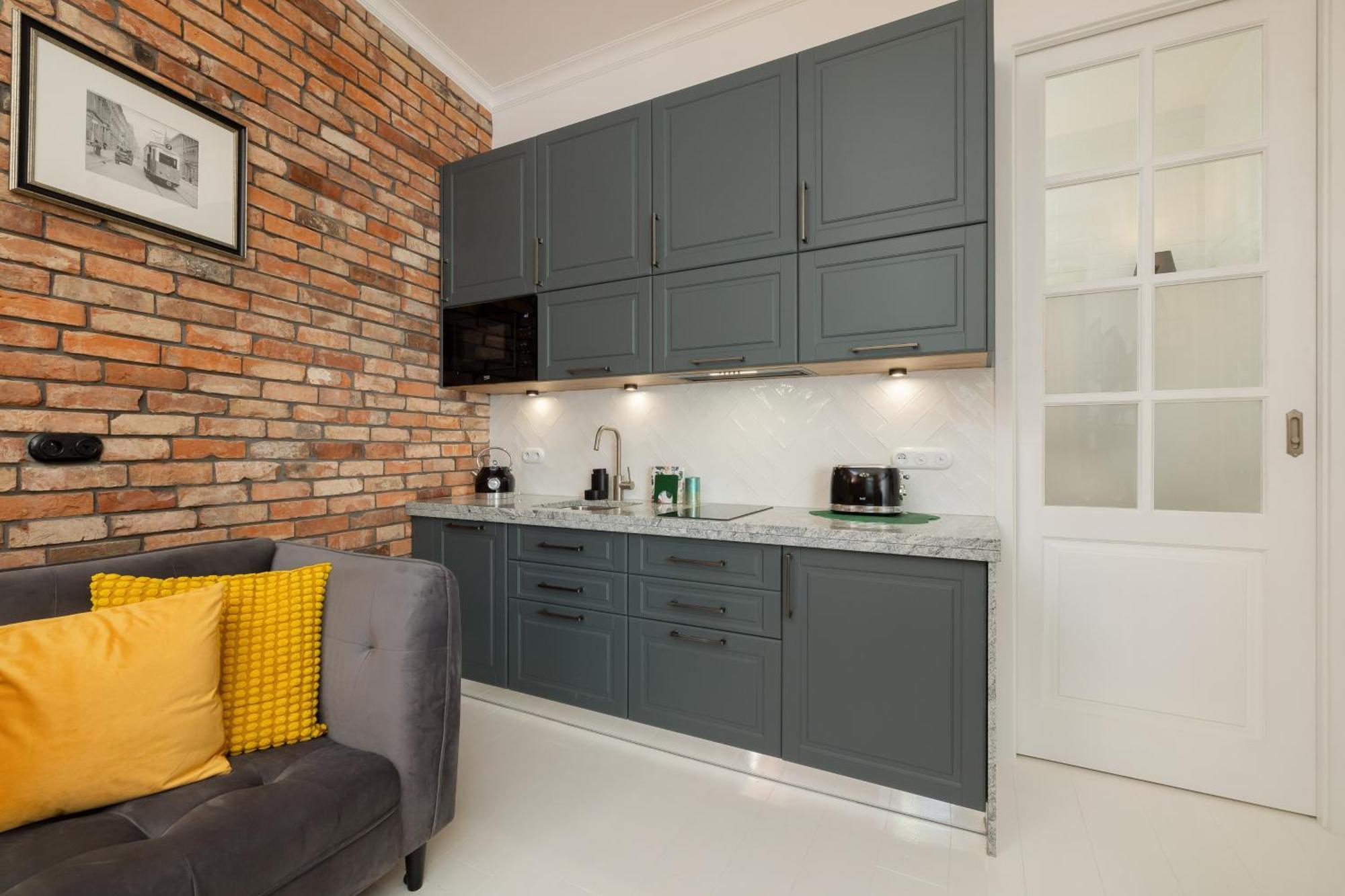 Cosy With Air Conditioning By Renters *